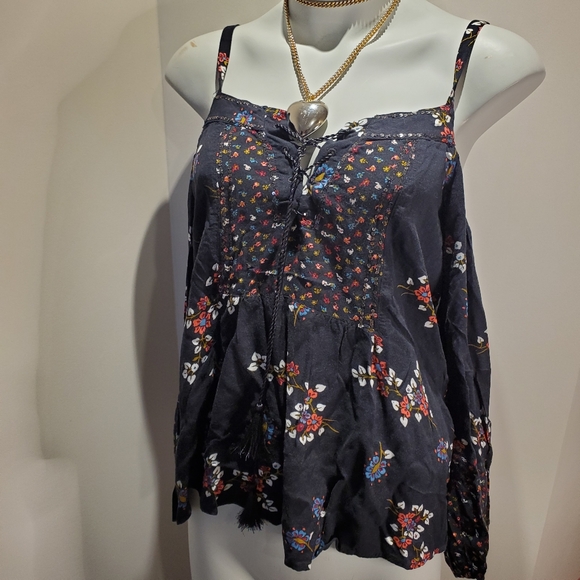 A&F Dark Floral Boho Top w Open Shoulder Sleeves - Picture 2 of 6